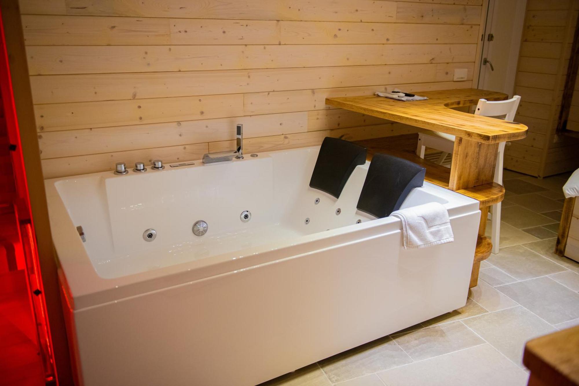 Artemide "Corte Segreta" B&B Suite Spa サン・チプリアーノ・ピチェンティーノ エクステリア 写真